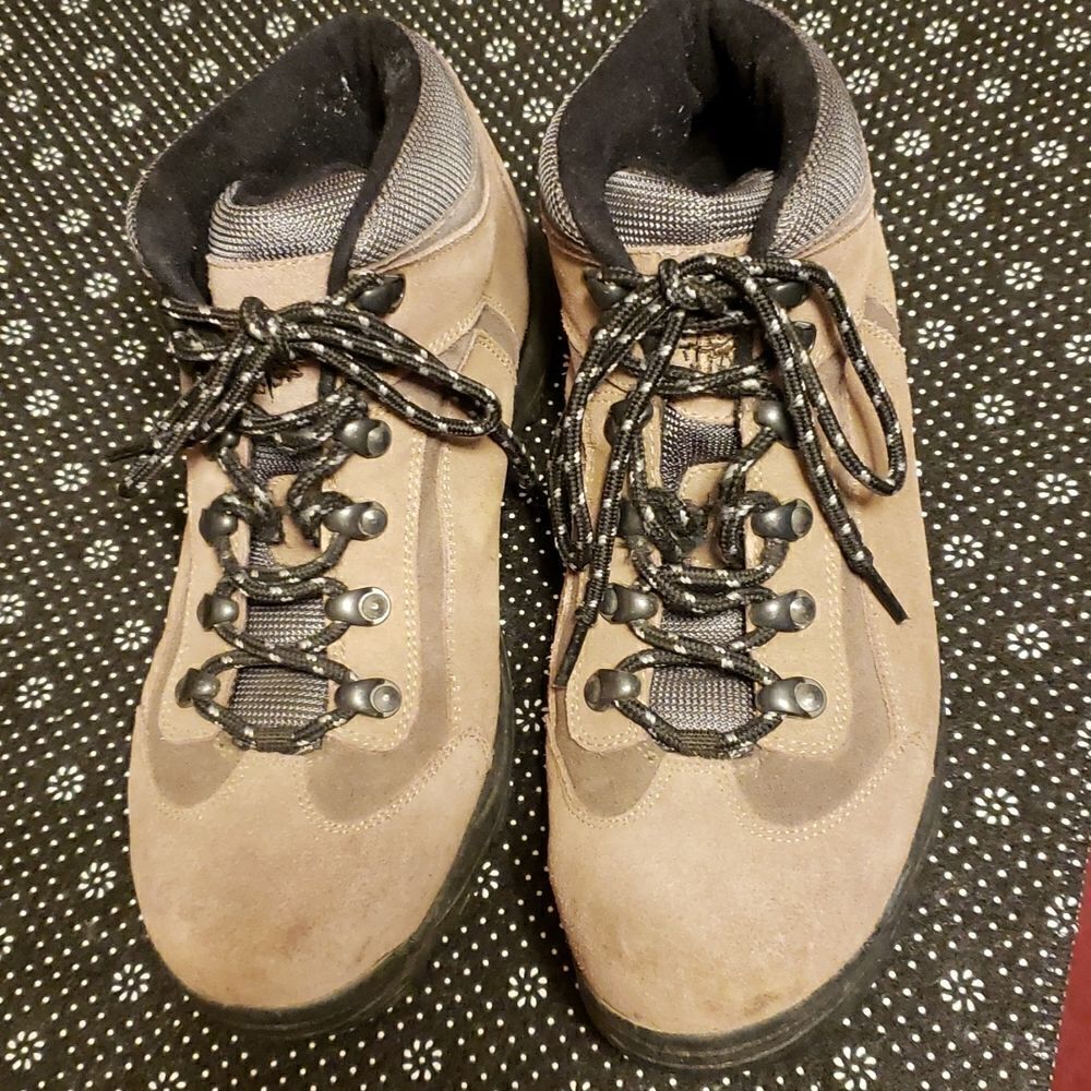 *Nevados hiking boots, Size 10 (44), tan